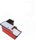 Caixa registadora metálica vermelha do supermercado com o reciclável durável da correia transportadora