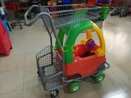 As crianças livres da oxidação caçoam o trole/carrinho de compras da compra para crianças